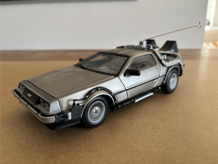 DeLorean.bttf.01