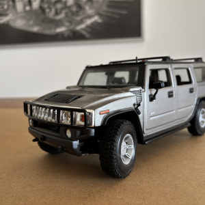 Hummer.H2.Silver.1