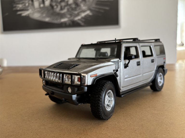 Hummer.H2.Silver.1